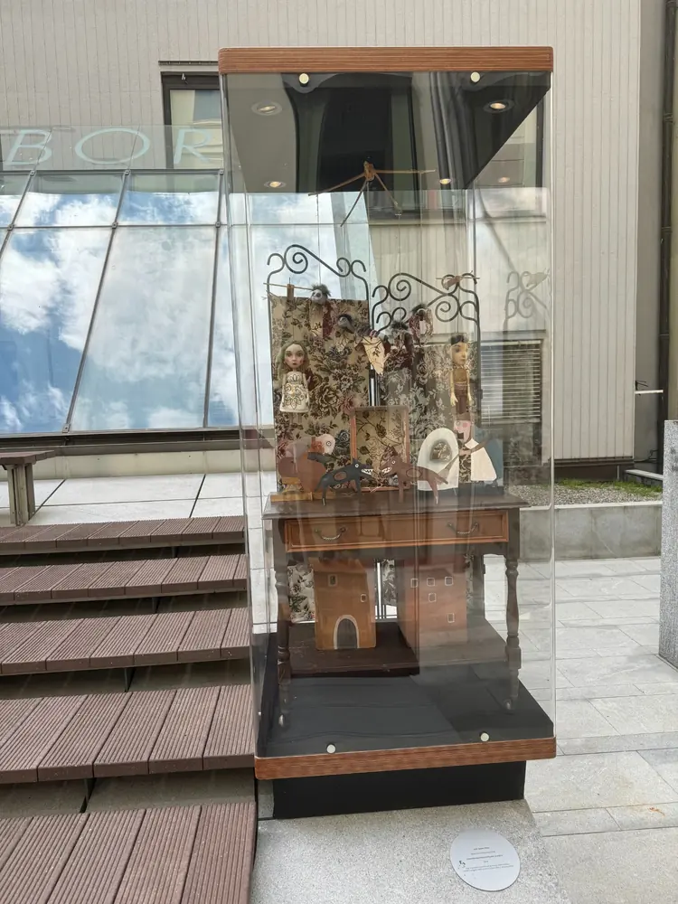 Razstavne vitrine — 5